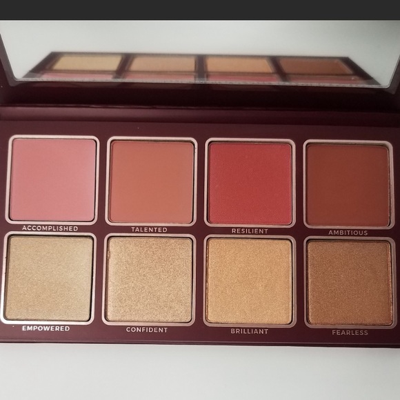 BLINC Glow Getter Face Palette - Picture 2 of 15